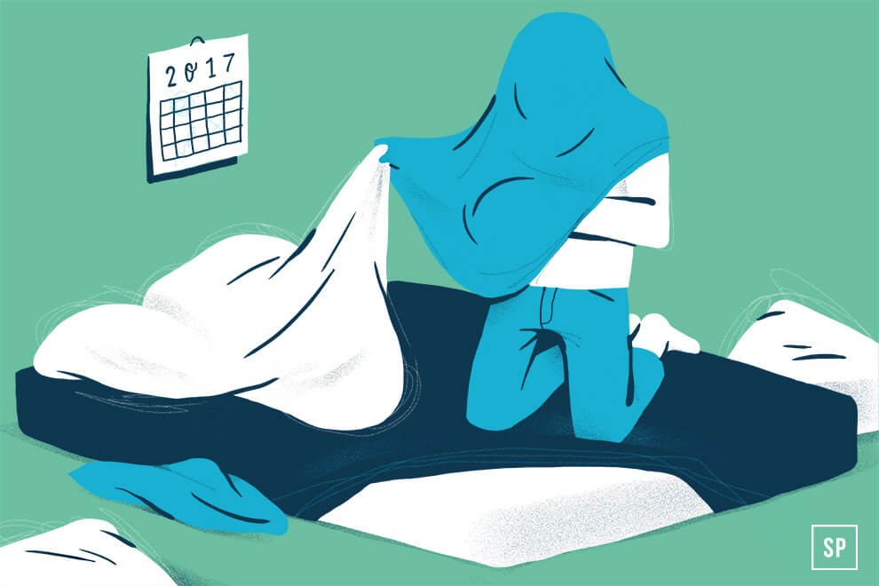 Illustration einer Person, die auf einem Bett kniet, sich ungeschickt ein Bettlaken über den Kopf zieht und versucht, die Bettwäsche zu wechseln, mit einem Kalender für 2017 an der Wand und verstreuten Kissen.