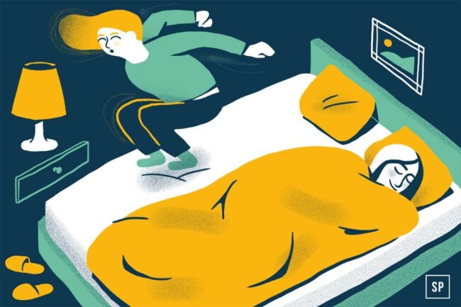 Illustration einer Person, die auf ein Bett springt, während eine andere unter einer gelben Decke schläft, wobei die Matratzen Punktelastizität hervorgehoben wird. Das Zimmer ist mit einem Nachttisch mit Lampe, Hausschuhen auf dem Boden und einem Bild an der Wand ausgestattet.