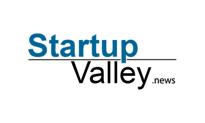 Logo mit den Worten Startup Valley in blauer Schrift auf transparentem Hintergrund.