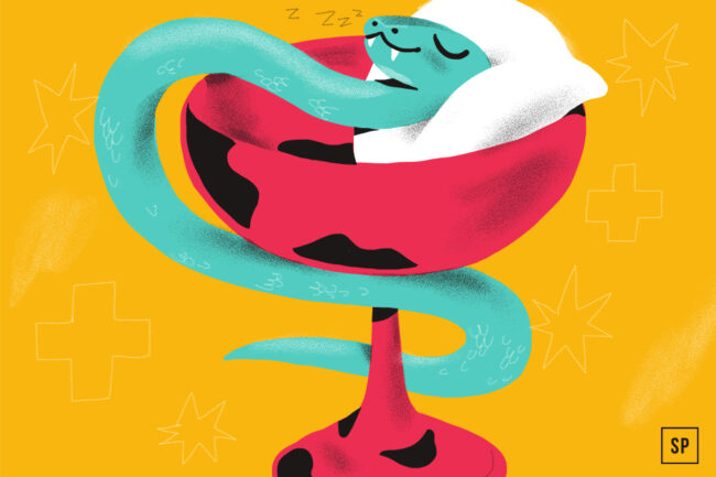 Eine lächelnde blaue Schlange genießt guten Schlaf mit ihrem Kopf auf einem Kissen, zusammengerollt in einem großen roten medizinischen Becher, vor einem gelben Hintergrund mit weißen Kreuzen und Sternformen.