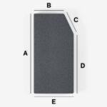 Eine schwarze Matratze nach Maß mit einem abgeschrägten Eckabschnitt (Variante 4). Die Seiten sind mit A (links), B (oben), C (abgeschrägt), D (rechts) und E (unten) gekennzeichnet. Weißer Hintergrund.
