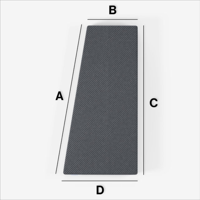 Dunkelgraue, strukturierte "Matratze nach Maß mit einer Schräge (Variante 2)" mit den Seiten A (links), B (oben), C (rechts) und D (unten). Die maßgefertigte trapezförmige Matte ist auf einem weißen Hintergrund mit Messlinien auf jeder Seite abgebildet.