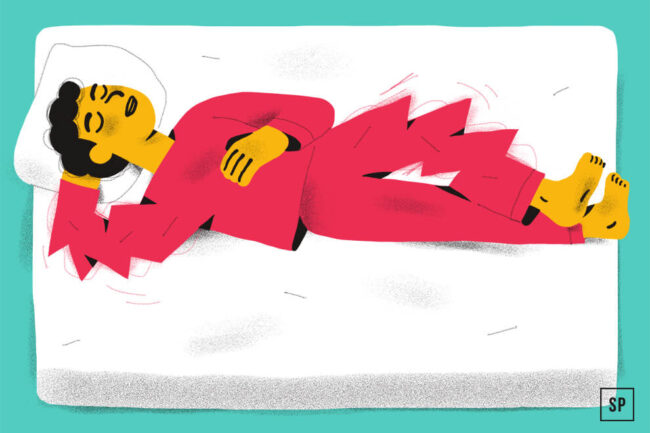 Illustration einer Person in rotem Schlafanzug, die auf einem Bett liegt und Zucken beim Einschlafen erlebt, die sich scheinbar unruhig mit ihrem Körper und ihren Beinen in einer Zickzack-Bewegung bewegt oder schläft, vor einem blaugrünen Hintergrund.