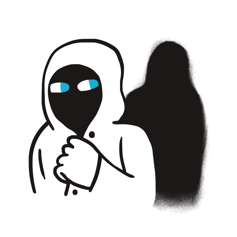 Eine Kapuzenfigur mit schwarzer Maske und blauen Augen steht vor einer schemenhaften Silhouette auf weißem Hintergrund.