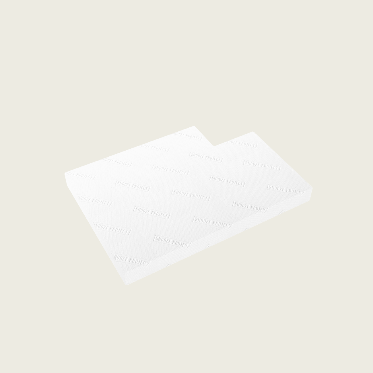 LKW Matratze MAN TGX mit Eckausschnitt Die LKW Matratze MAN TGX mit Eckausschnitt ist ein weißer, rechteckiger Schaumstofftopper mit Eckausschnitt, abgebildet auf einem einfarbigen, hellen Hintergrund.