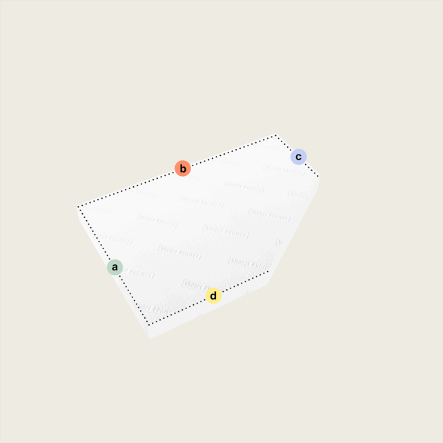 Ein weißes, dreidimensionales Viereck, das die "Matratze nach Maß mit einem Eckabschnitt, abgeschrägt (Variante 4)" darstellt, hat gepunktete Ränder und beschriftete Ecken: a (grün), b (orange), c (blau), d (gelb), auf einem einfarbigen hellen Hintergrund.