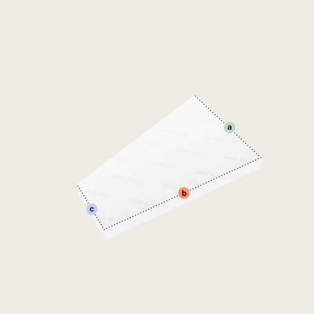 Eine weiße rechteckige Matratze nach Maß mit einer Schräge (Variante 1) ist schräg abgebildet, wobei die Ecken mit a in grün, b in orange und c in blau vor einem einfarbigen, hellen Hintergrund beschriftet sind.