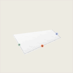 Ein rechteckiges weißes Blatt mit gepunktetem Umriss und beschrifteten grünen "a"-, orangefarbenen "b"- und blauen "c"-Ecken zeigt einen Topper nach Maß mit einer Schräge (Variante 2) auf einfarbigem hellem Hintergrund.