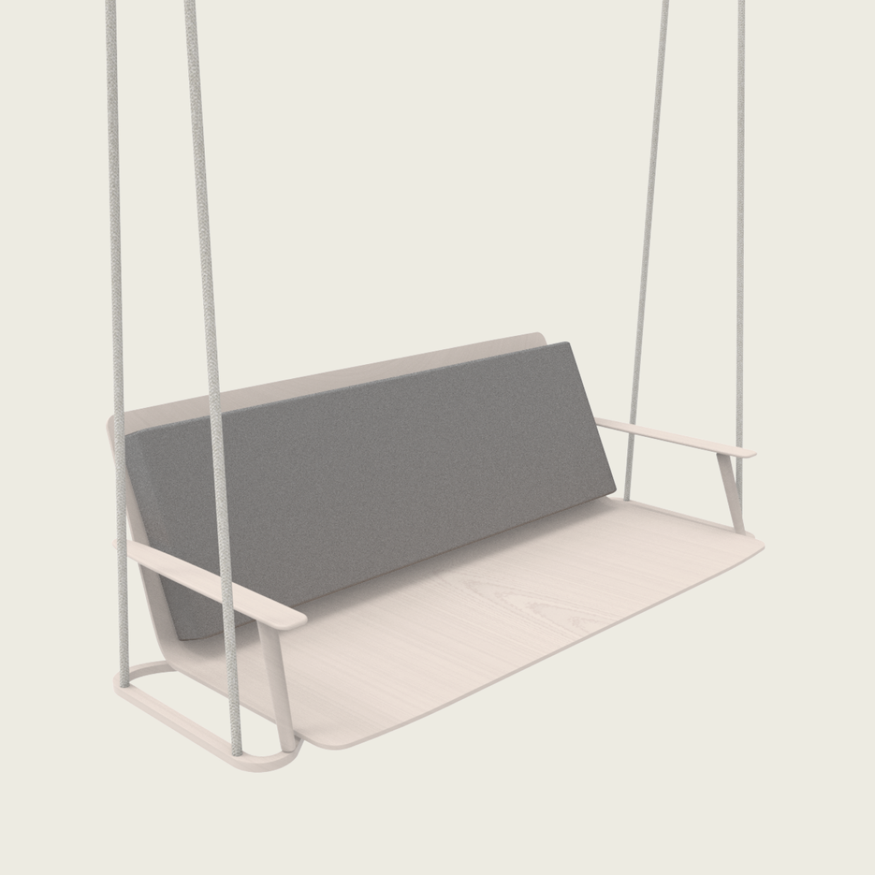 Eine moderne hölzerne Veranda-Schaukel mit hellem Holz, grauer gepolsterter Rückenlehne und weißen Seilstützen, die in der Luft vor einem schlichten hellen Hintergrund schwebt.
