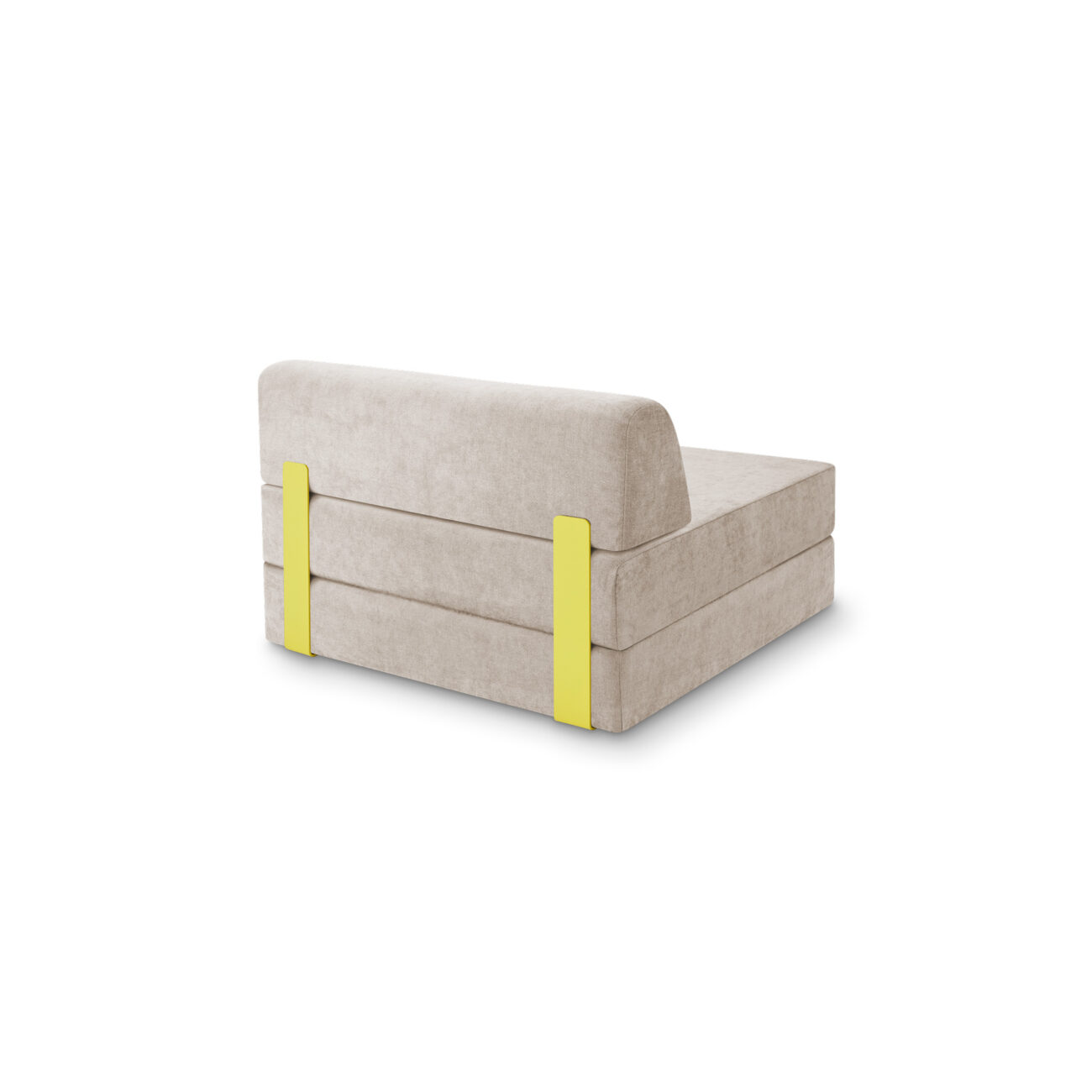 Ein moderner, beigefarbener Polsterstuhl mit niedriger Rückenlehne und zwei horizontalen gelben Gurten an den Seiten, von hinten gesehen vor weißem Hintergrund.