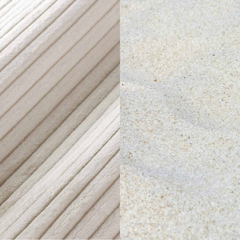 Geteiltes Bild: Die linke Seite zeigt einen weichen, gerippten beigen Kordstoff, wie er auf einem Levi Modularer Sessel zu finden ist; die rechte Seite zeigt feinen, hellen Sand mit einer leicht körnigen Textur. Beide Oberflächen haben eine ähnliche blasse, cremige Farbe.