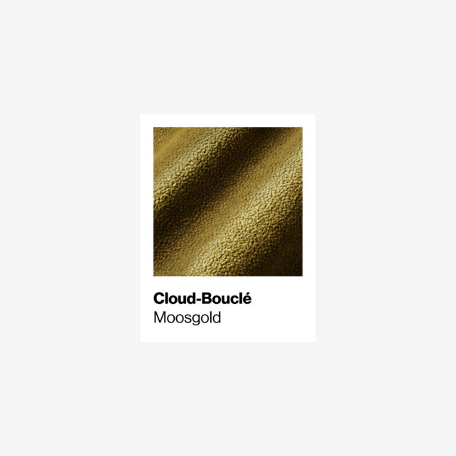 Eine Nahaufnahme eines strukturierten, goldenen, olivgrünen Cloud-Bouclé-Stoffes mit der Bezeichnung Moosgold, der ein welliges, weiches und gemütliches Aussehen hat. Der Text erscheint unter dem Stoffmuster auf weißem Hintergrund.