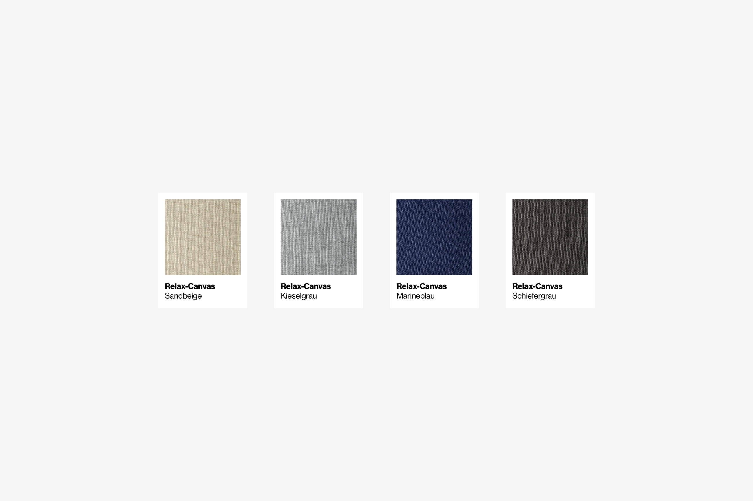 Vier Stoffmuster mit den Bezeichnungen Sandbeige (beige), Kieselgrau (hellgrau), Marineblau (marineblau) und Schiefergrau (dunkelgrau) sind in einer Reihe auf weißem Hintergrund angeordnet.